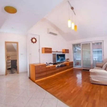 In Great Location Apartment Makarska